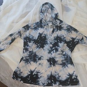 BLUE TIE-DYE HOODED SWEATER